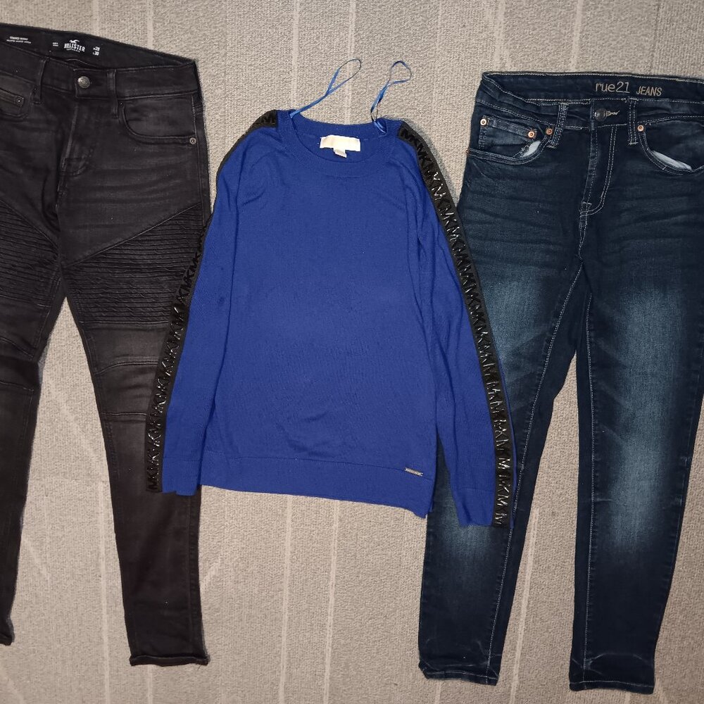 Lot 2 Jeans and 1 sweater (Hollister, Michael Kors, RU21)